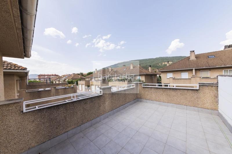 Foto 1d14f052-56d1-4fcf-8878-9486ffb9cb72. Casa adosada precioso chalet adosado en esquina . en Berriozar