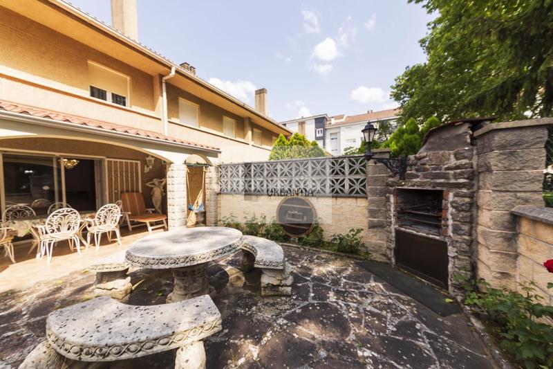 Foto 4d48b668-bd9e-401b-bf61-1c5a5da00b13. Casa adosada precioso chalet adosado en esquina . en Berriozar