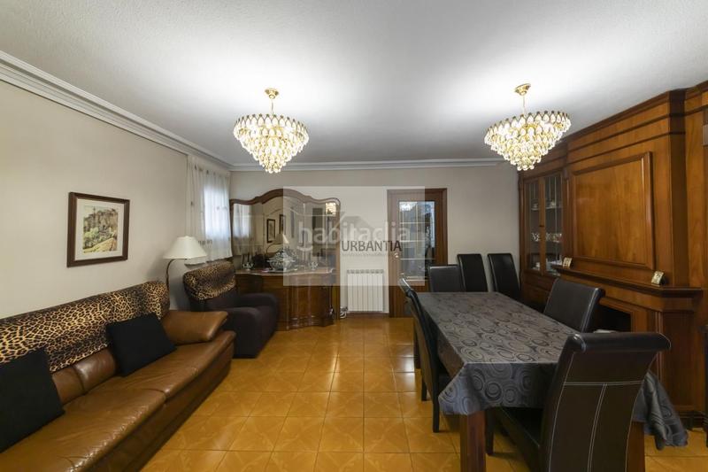 Foto 6b6f1f72-3e65-4ce1-8850-6503baa4561e. Casa adosada precioso chalet adosado en esquina . en Berriozar