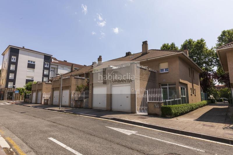 Foto 91672cff-55db-46bd-8493-3e42e8fc7e5b. Casa adosada precioso chalet adosado en esquina . en Berriozar