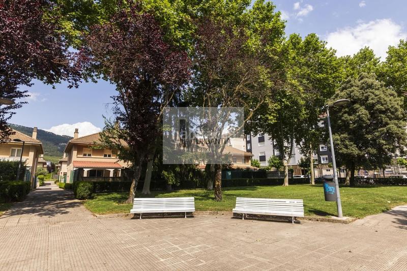Foto bdb39a12-084e-493f-83af-4e139f29eb08. Casa adosada precioso chalet adosado en esquina . en Berriozar