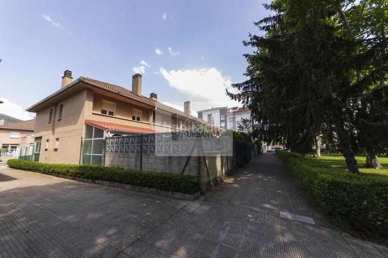 Foto c2a97f96-4518-48e3-b1f8-cb91cde68d2a. Casa adosada precioso chalet adosado en esquina . en Berriozar
