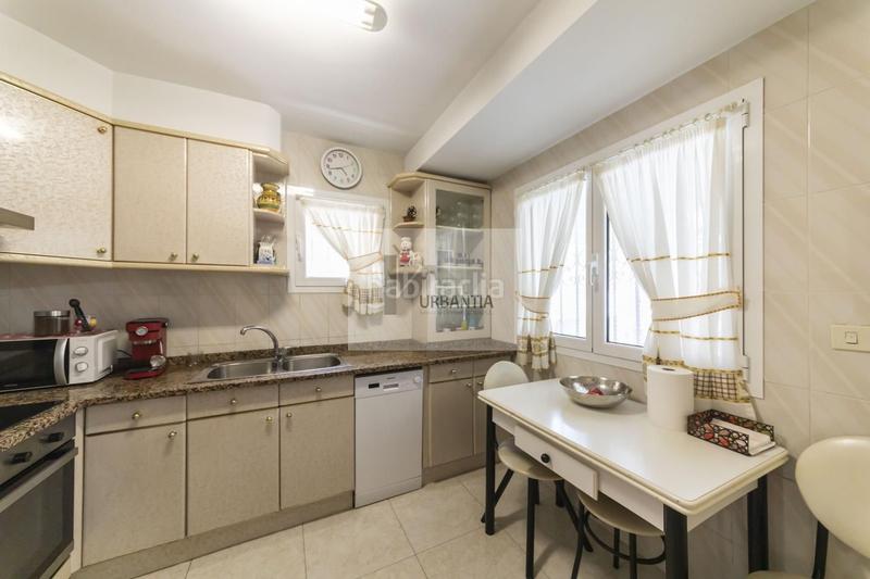 Foto c8e78fc4-9f65-4dd4-96cd-21da9a64d895. Casa adosada precioso chalet adosado en esquina . en Berriozar