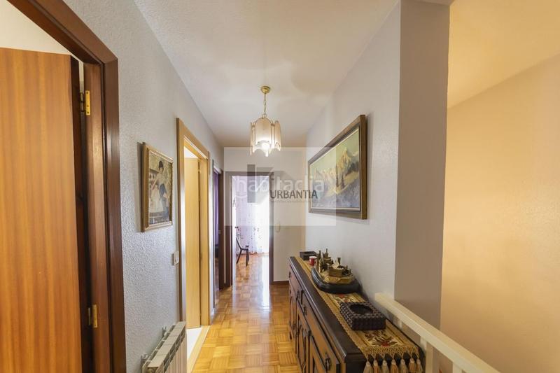 Foto ccf51908-1ec1-40a9-bfbe-8296d6128928. Casa adosada precioso chalet adosado en esquina . en Berriozar