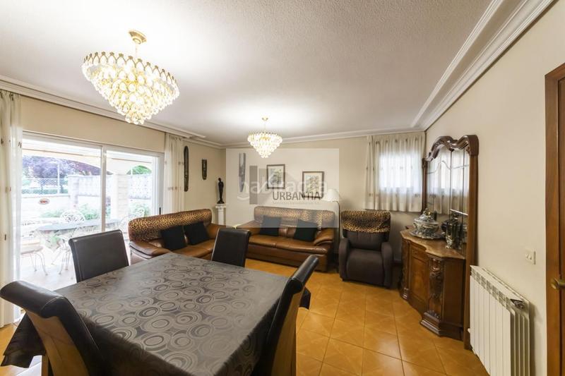 Foto f6239c47-0a8c-4576-96a0-63d57563221d. Casa adosada precioso chalet adosado en esquina . en Berriozar