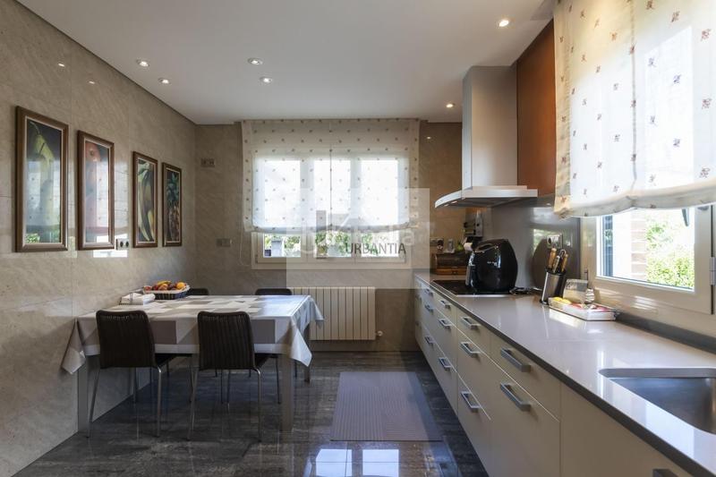 Foto 130d2775-1cf9-4d69-8e1d-eab6ca90a440. Casa amb calefacció aparcament a Cizur