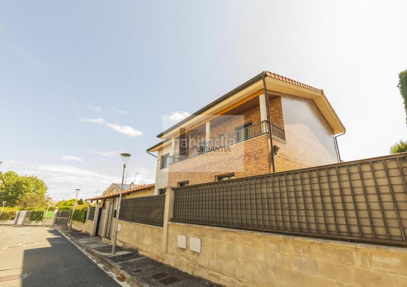 Foto 3a260383-f946-40c0-922a-6b43259deede. Casa amb calefacció aparcament a Cizur