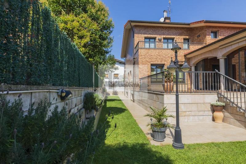 Foto b2e94562-f7d2-4b40-ad47-741921e29e63. Casa amb calefacció aparcament a Cizur