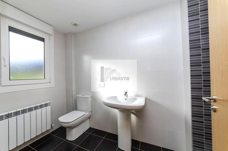 Foto a8c6bbef-541c-4b66-a4ec-e3b002bf0a65. Casa ultimas viviendas en esquina promoción en Enériz