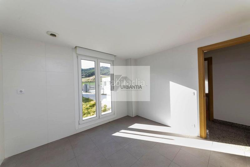 Foto d6acf40a-f2ba-4208-99df-41359977c416. Casa ultimas viviendas en esquina promoción en Enériz