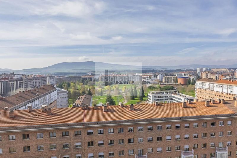 Foto 89d958cd-b513-4cce-ba17-9c8113fcd070. Piso vivir en las alturas. una vivienda única en el corazón de pamplona. en Pamplona / Iruña