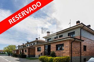 Towny house  Zuloaga. Vivienda unifamiliar pareada en ororbia  espacio, funcionalidad