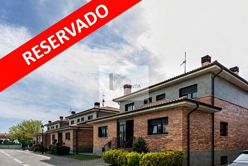 Foto 2d75fe0f-aa7d-4d96-9c01-a990512b27a8. Casa aparellada amb calefacció a Olza