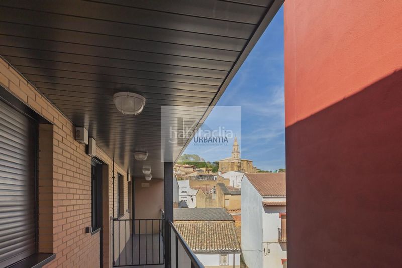 Foto c33cbca3-a0ac-47c7-b3cd-4c71a437d9c3. Pis amb calefacció aparcament a Larraga
