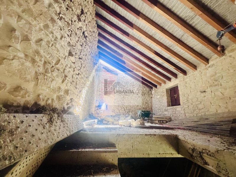 Foto d86c3cb8-c271-4519-bf4b-745b5ceaed37. Masia a Larraga