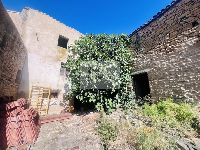 Foto d9667e4e-e10d-4c0d-a28c-eaa5747463d2. Masia a Larraga