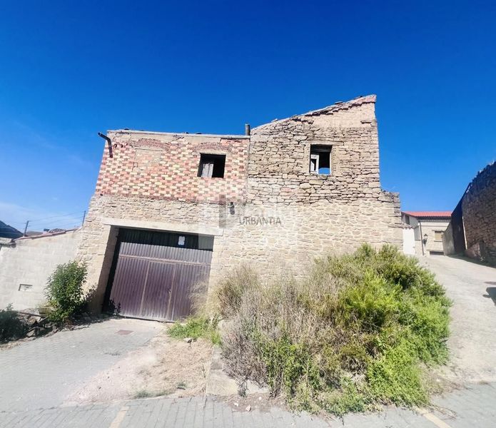 Foto ec36f667-28b7-42af-bb46-f891dd9e3e89. Masia a Larraga