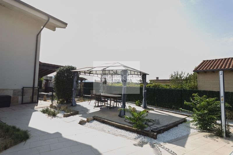 Foto 4095ce91-4ce3-4143-ad2f-0c2789807877. Casa amb calefacció piscina a Olóriz