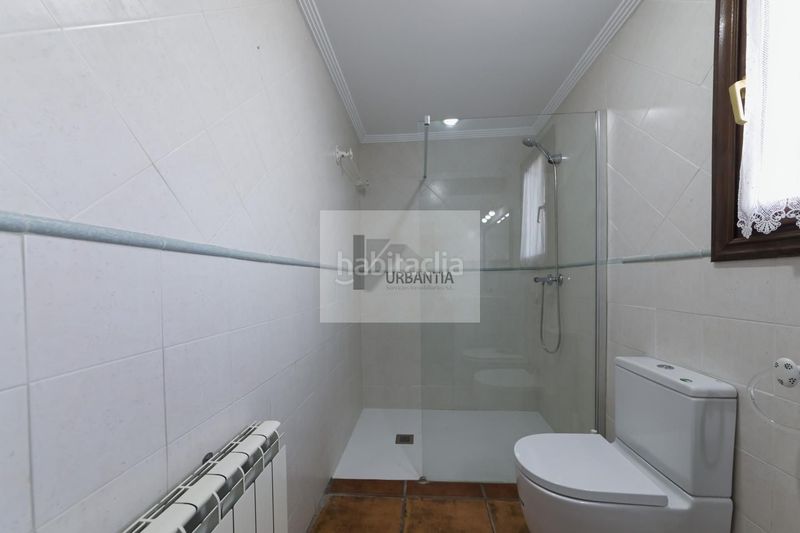 Foto 56d35479-0300-40f4-a5c8-d45fe0a67a5e. Casa amb calefacció piscina a Olóriz