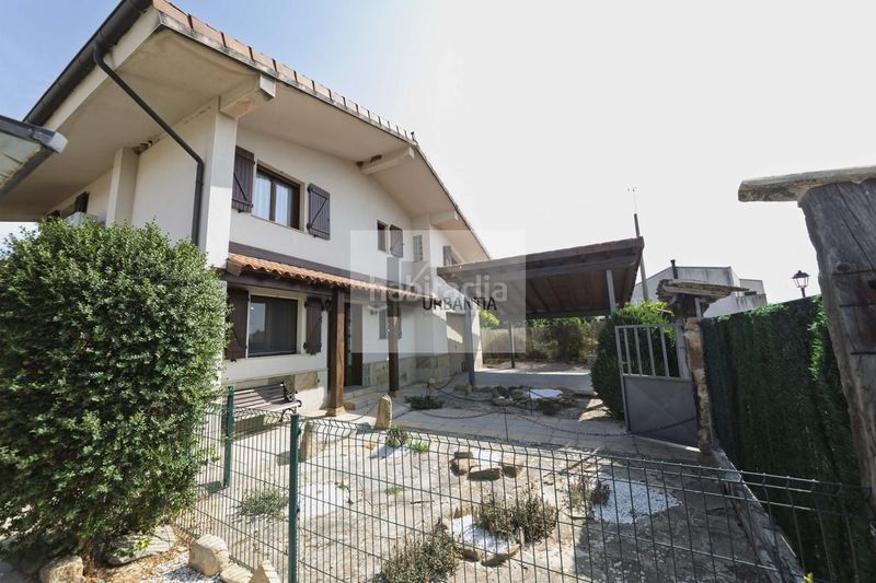 Foto b82849b9-5086-4fc7-ab22-16e59f069e30. Casa amb calefacció piscina a Olóriz