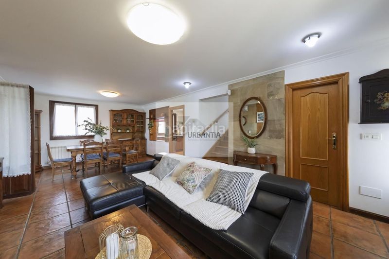 Foto c26b1bdc-dde0-4744-9ca1-527248f9bbc9. Casa amb calefacció piscina a Olóriz