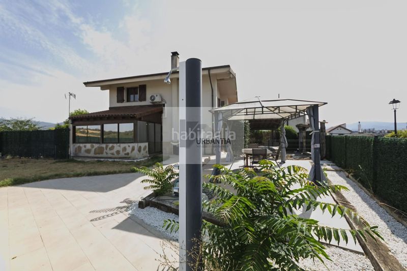 Foto c40cf376-2c24-4f71-ad08-40c9898cd8e3. Casa amb calefacció piscina a Olóriz