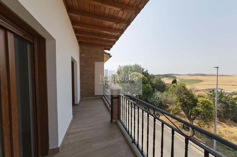 Foto f2a939ac-4d61-4d31-85ec-017e338459cf. Casa adossada amb calefacció a Larraga