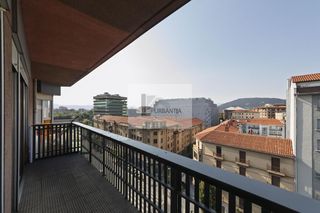 Piso  Avenida del conde oliveto. Oportunidad excepcional en pleno centro de pamplona 189 m, sépti