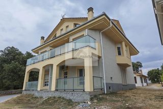Maison  Calle santa maría. Dos viviendas pareadas a estrenar entre urbasa y lóquiz  artaza