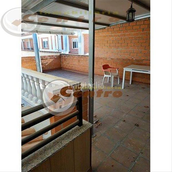 Foto 93fe69f8-2652-49cd-a95c-c6bbd7b3bd5f. Casa adossada amb calefacció aparcament a Madrigueras