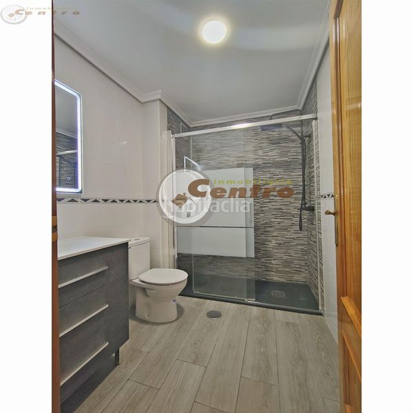 Foto a4048030-1cdd-466d-9524-e75678ef35bb. Apartament amb calefacció aparcament a Hospital Albacete