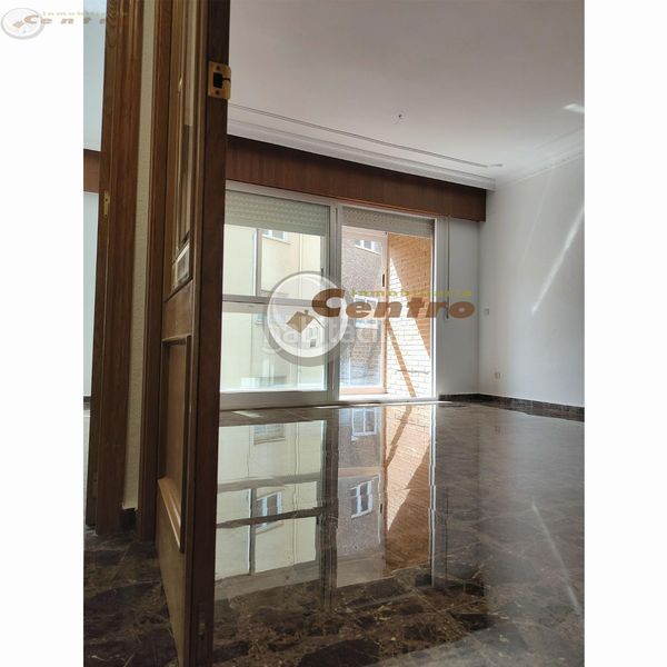 Foto 3f6f6b9b-1728-4964-987f-51674e5b1fb8. Pis amb calefacció a Industria Albacete