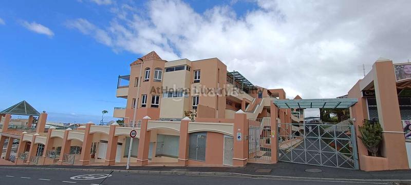 Foto 4a81df1c-6df4-4b29-8fed-233e7d442ef0. Piso oportunidad en en madroñal, resd. los almendros reformado, 2 habitaciones, 2 baños, garaje y trastero en Adeje