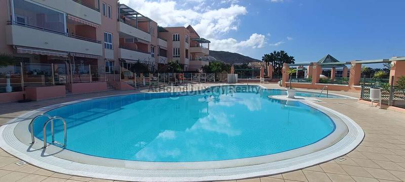 Foto b59ccd4d-95e7-40a7-86e6-84696dbafe3c. Piso oportunidad en en madroñal, resd. los almendros reformado, 2 habitaciones, 2 baños, garaje y trastero en Adeje