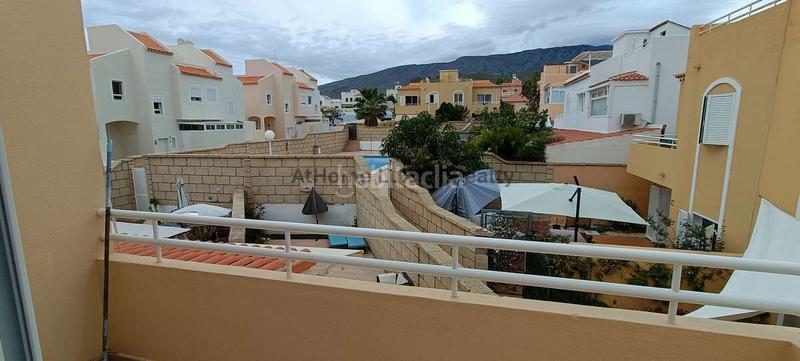 Foto 093c3a20-d3e0-4548-926a-01079c4f29eb. Casa pareada casa en el madroñal, residencial el flamboyan, 4 hab en Adeje