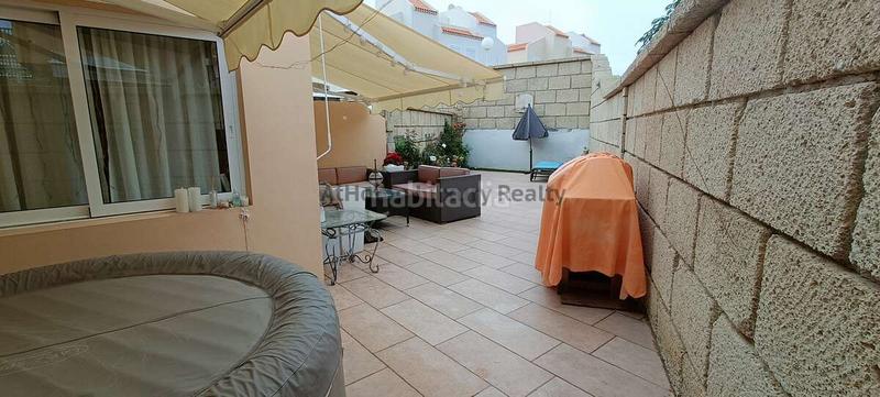 Foto 3f1a60b9-9703-41a0-ac83-c891866221cb. Casa pareada casa en el madroñal, residencial el flamboyan, 4 hab en Adeje