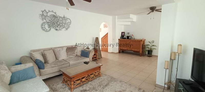 Foto b6d3eebe-d58b-45a9-a04c-ecb1898bd4de. Casa pareada casa en el madroñal, residencial el flamboyan, 4 hab en Adeje