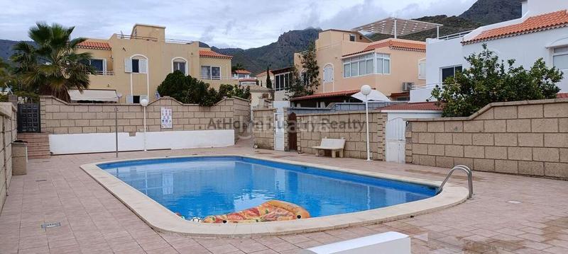 Foto da809f97-8244-42ee-9897-08d9b1ad8202. Casa pareada casa en el madroñal, residencial el flamboyan, 4 hab en Adeje