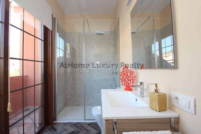 Foto 7f36cb2d-05bd-43eb-8919-1cdc920be654. Chalet con parcheggio piscina in Casco Urbano Adeje