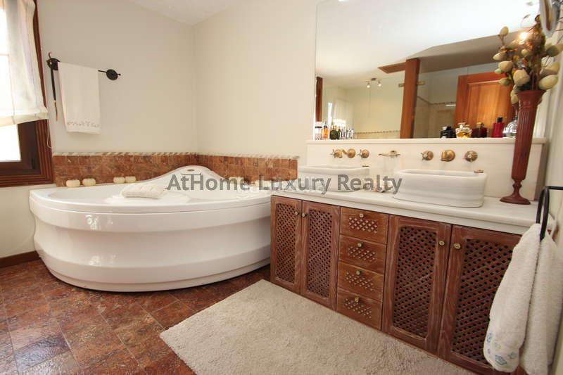 Foto dcef2d93-445b-4e91-baed-b49f83cbe67a. Chalet con parcheggio piscina in Casco Urbano Adeje