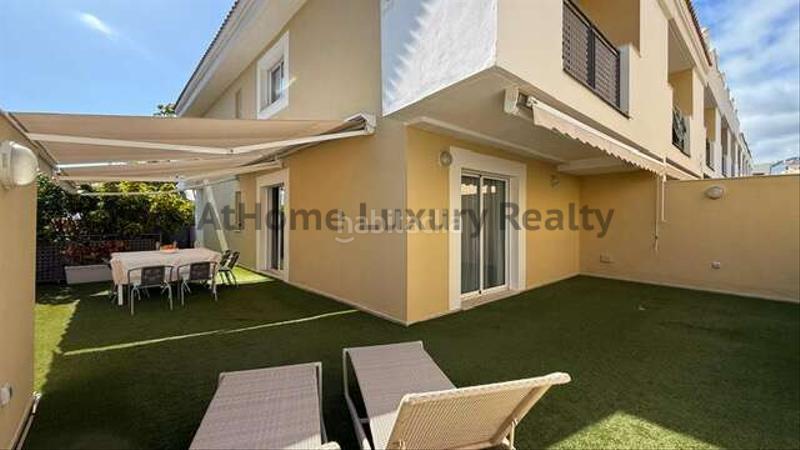 Foto 61d3ec3e-fb9b-481d-b203-f46e8d3c4181. Towny house with parking in Playa Fañabé Alto Adeje