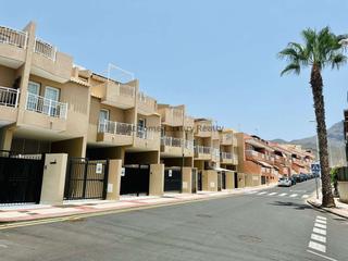 Maison jumelée à Casco Urbano. En venta en exclusiva adosado de 3 habitaciones , vistas al mar,