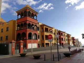 Appartement à Casco Urbano. Bajo de 1 habitación con gran terraza en residencial el torreón