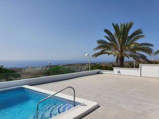 Chalet à Casco Urbano. Moderna villa totalmente reformada con 5 hab, con vistas panorám