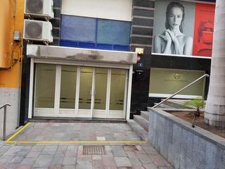 Local Comercial a Los Cristianos. Local reformado de 196 m2 en los cristianos