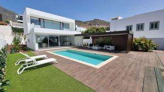 Chalet  Madroñal. Villa de lujo de 5 dormitorios!