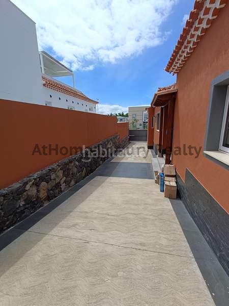 Foto 38103c4a-3ffd-4274-82b3-591b43c82d48. Chalet bajada de preció.villa en el madroñal recién reformada,3 habdespacho, piscina privada. enfrente del colegio internacional costa ad en Adeje