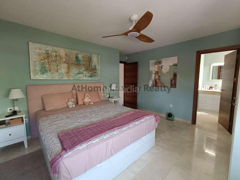 Foto c8f7a63b-00ff-485f-a605-55e606af9316. Chalet bajada de preció.villa en el madroñal recién reformada,3 habdespacho, piscina privada. enfrente del colegio internacional costa ad en Adeje