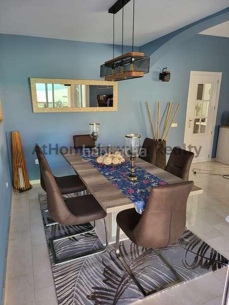 Foto f1077f4d-bea6-4bc6-a80f-217112970729. Chalet bajada de preció.villa en el madroñal recién reformada,3 habdespacho, piscina privada. enfrente del colegio internacional costa ad en Adeje