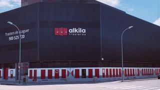 Miete Fabrikhalle in Carrer de balmes 147. Alquiler de almacenes con servicios logisticos incluidos
